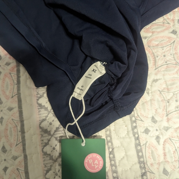 New Halara crossover low V navy top XL - Picture 5 of 5